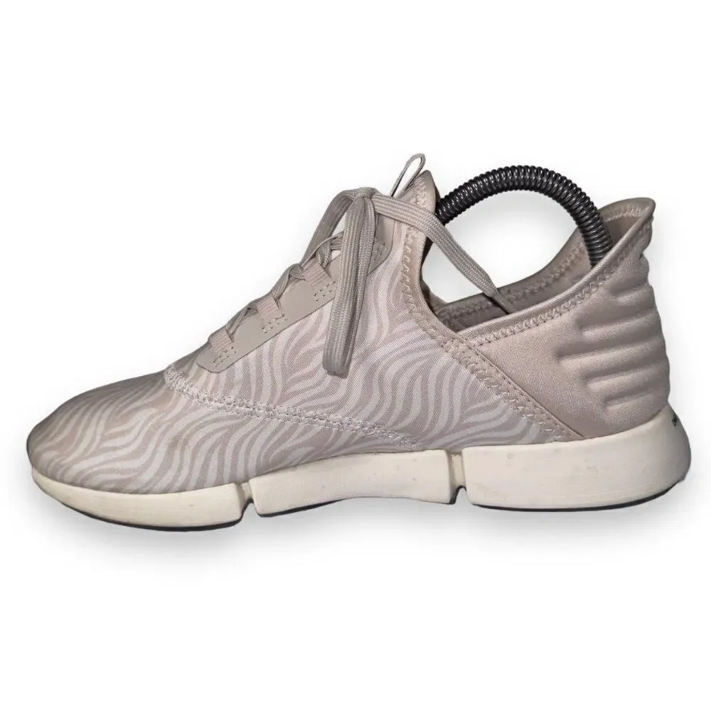 Reebok Daily Fit DMX Athletic‎ Performance Sneakers Beige GY3185 Women's 8.5
